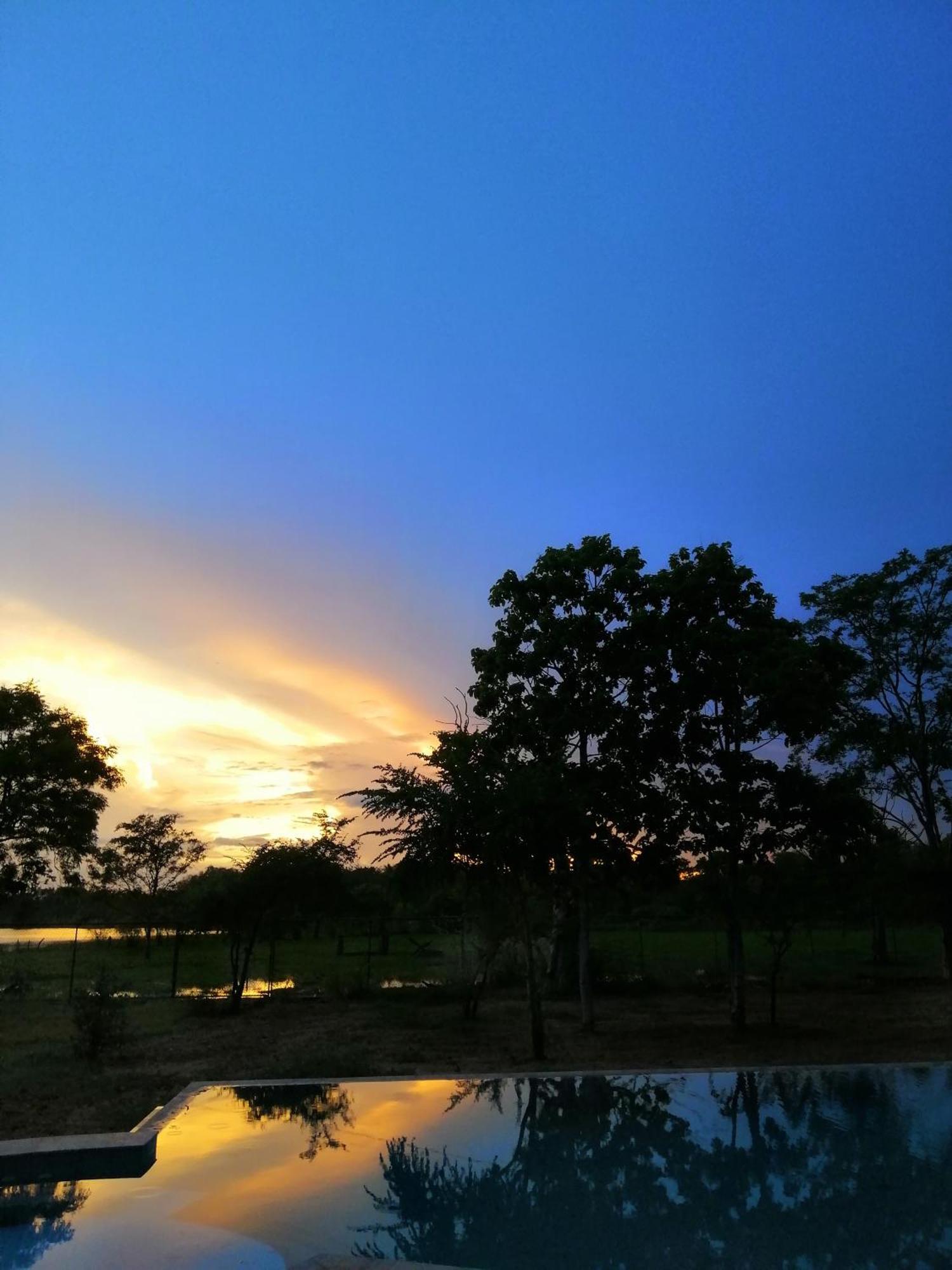 Breezy Lake Tissamaharama Luaran gambar
