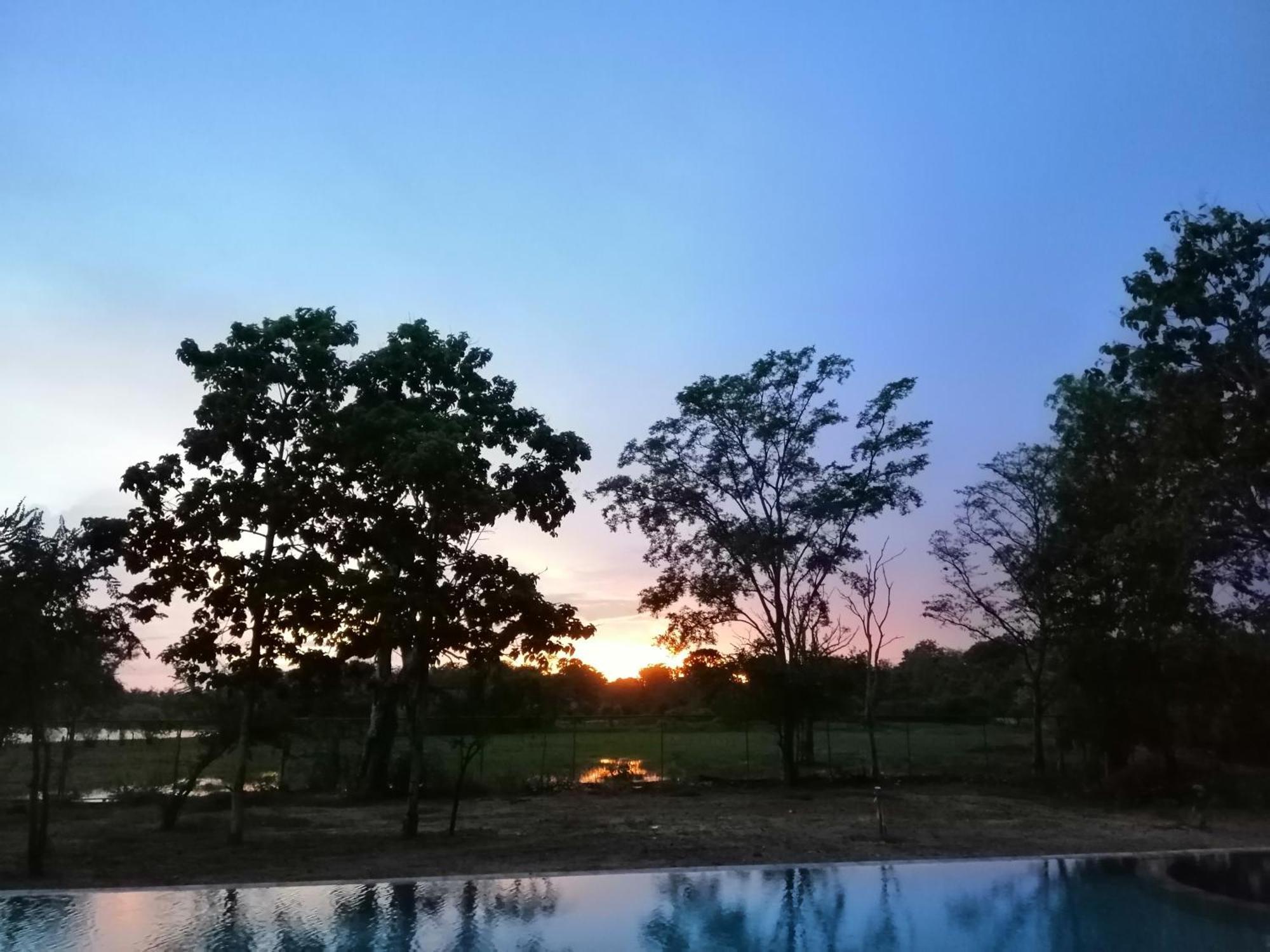 Breezy Lake Tissamaharama Luaran gambar