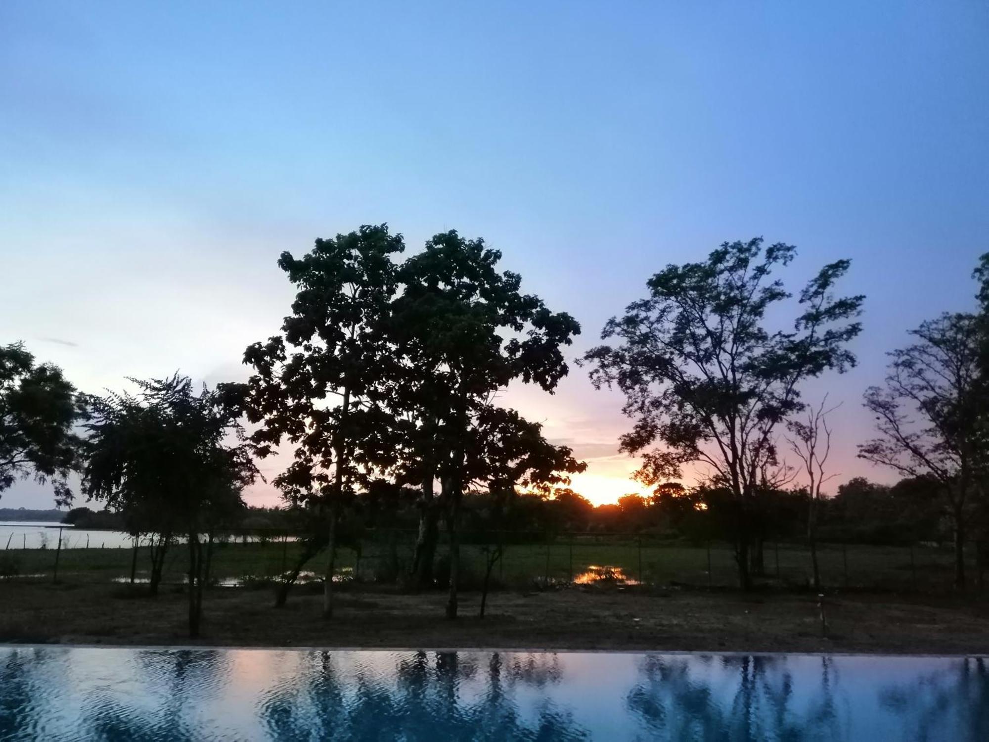 Breezy Lake Tissamaharama Luaran gambar