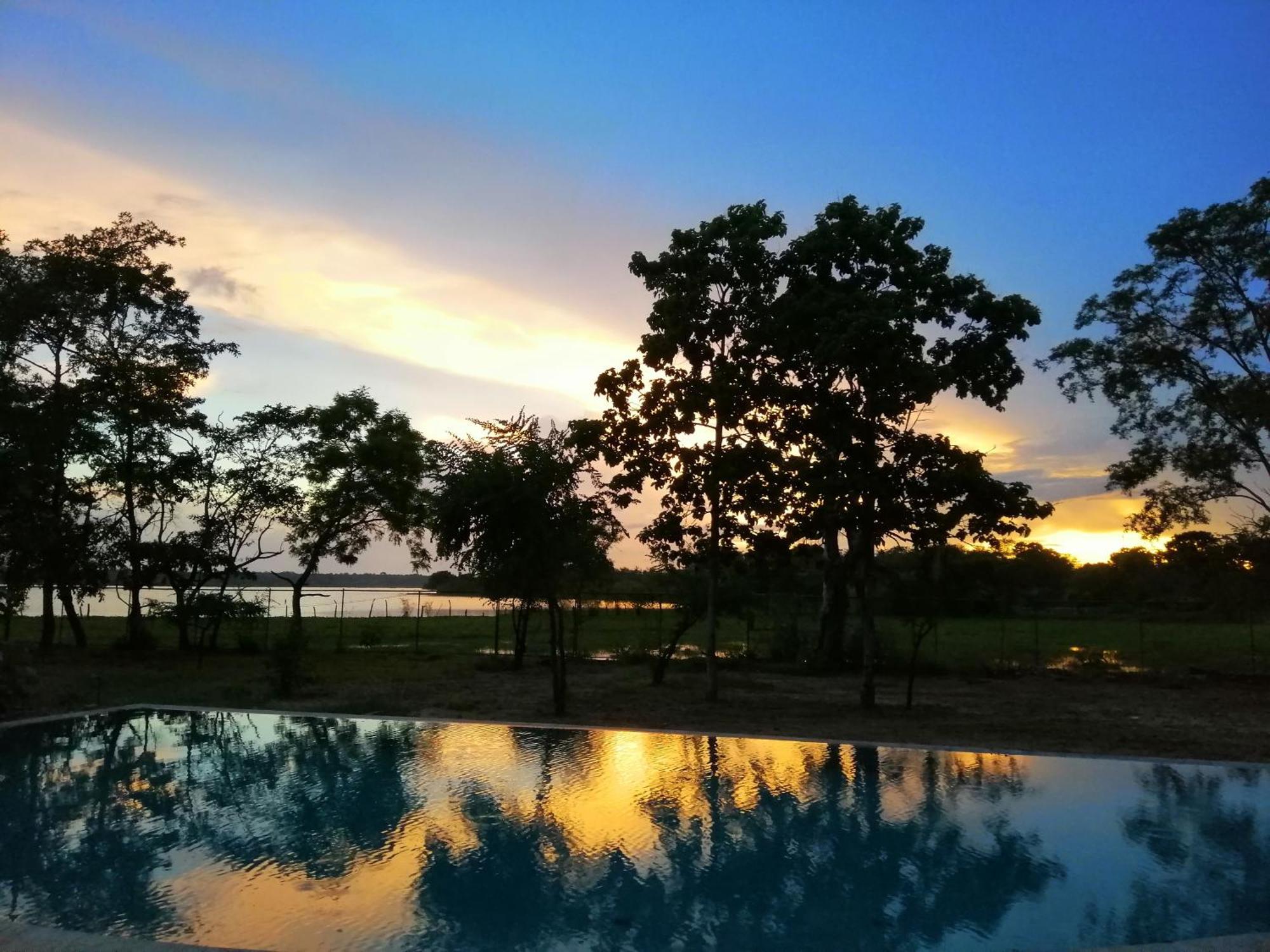 Breezy Lake Tissamaharama Luaran gambar