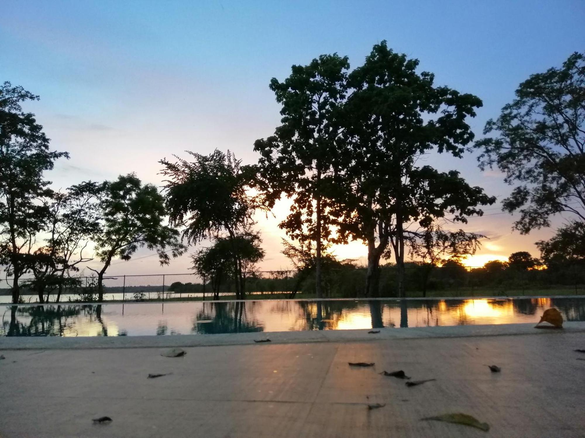 Breezy Lake Tissamaharama Luaran gambar
