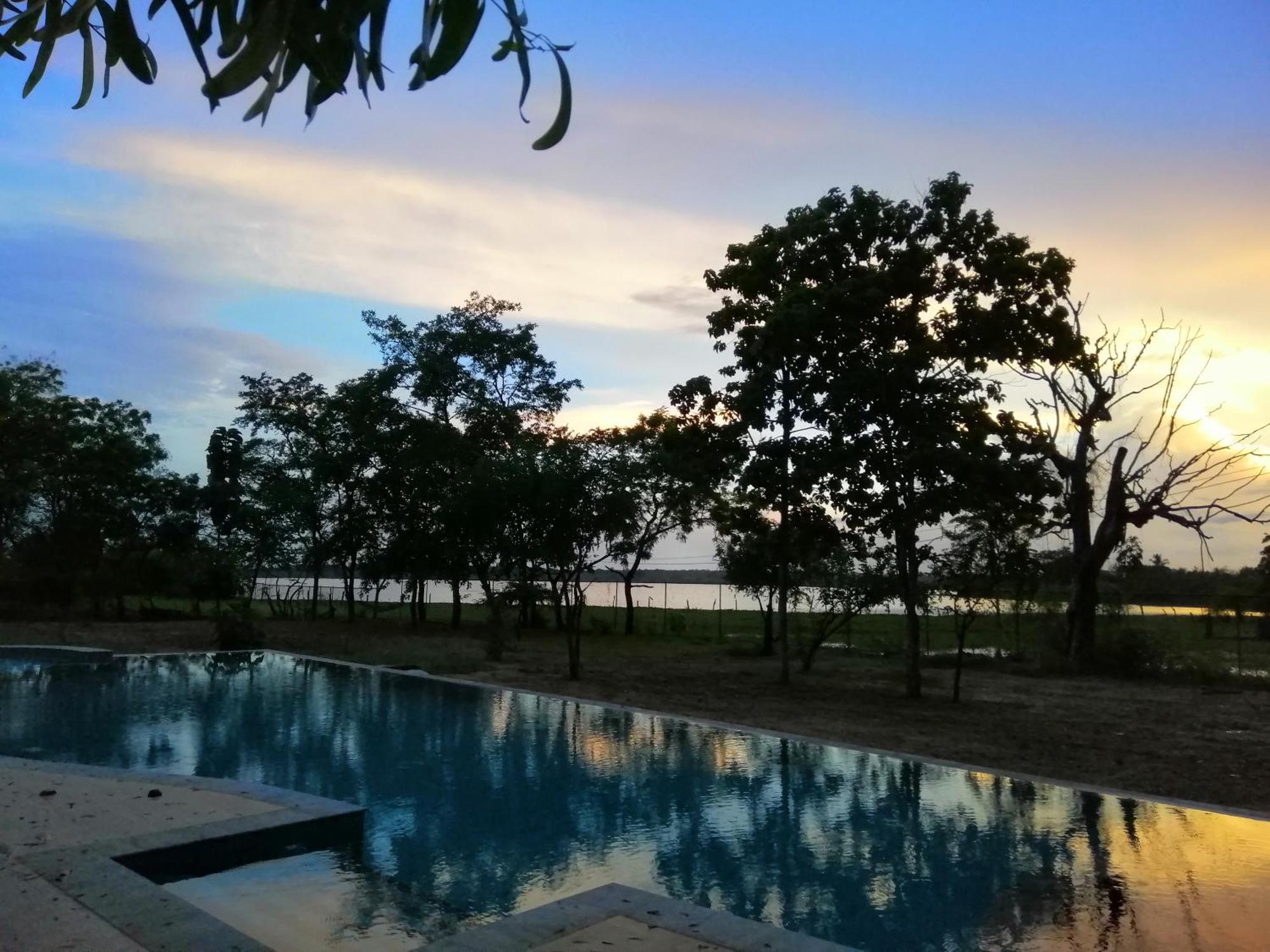 Breezy Lake Tissamaharama Luaran gambar